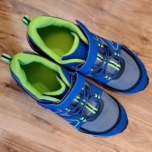 Merrell big kid size 5.5